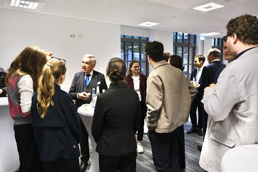 In Kooperation mit der Heinrich-Heine-Universität und der Düsseldorfer Vereinigung für Steuerrecht teilten am 6. Mai 2026 hochkarätige Referentinnen und Referenten aus Justiz, Verwaltung und Beratungspraxis an der Hochschule Düsseldorf spannende Einblicke in die digitale Zukunft der Steuerbranche.
